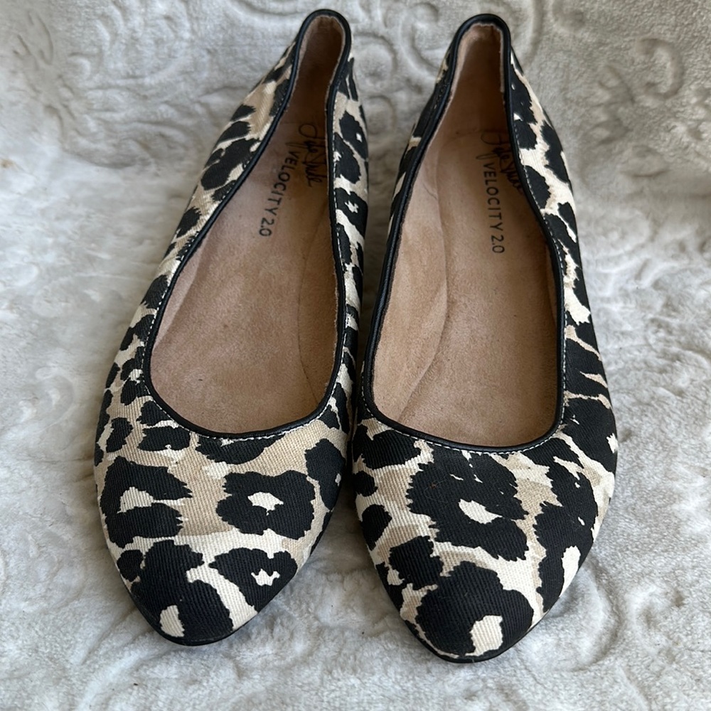 Life Stride Velocity 2.0 Cheetah print Size 7.5W Flat Shoes